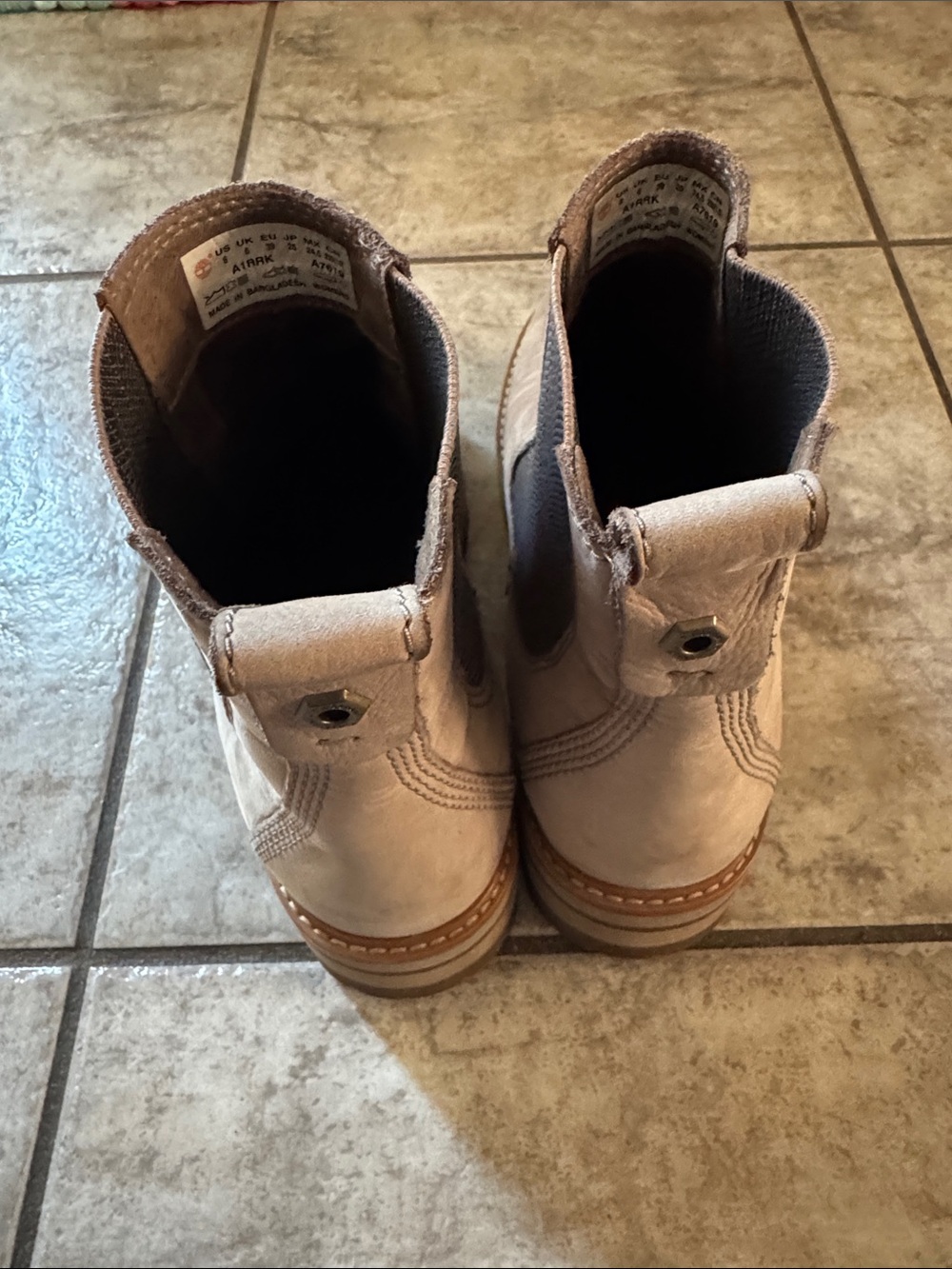 Timberland Women's Light Beige Chelsea Lug Boots - Picture 5 of 7